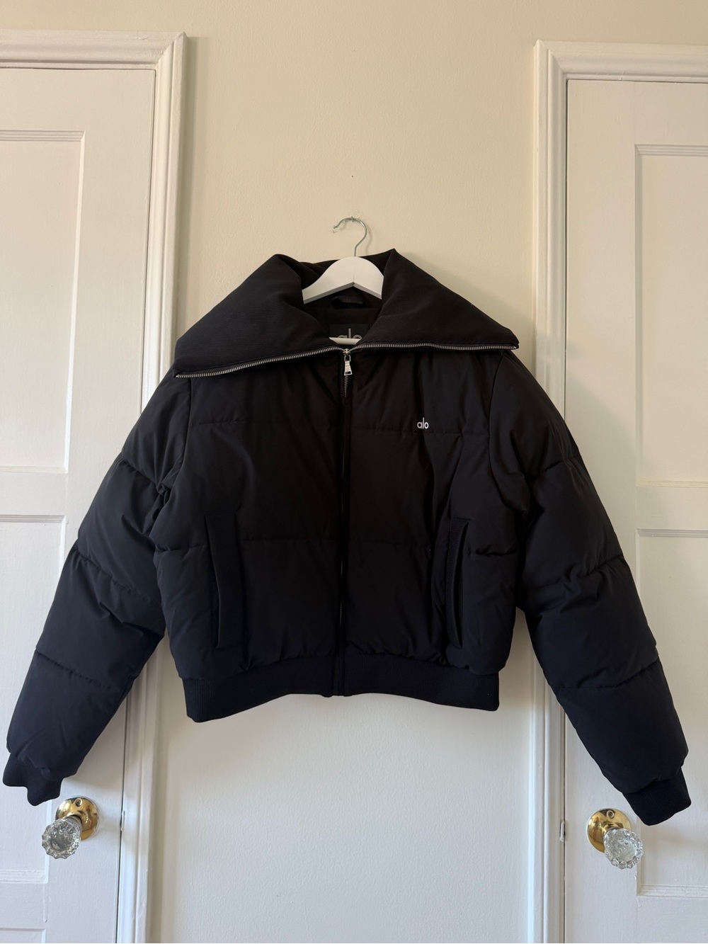 ALO Captivate Puffer in Black - Large